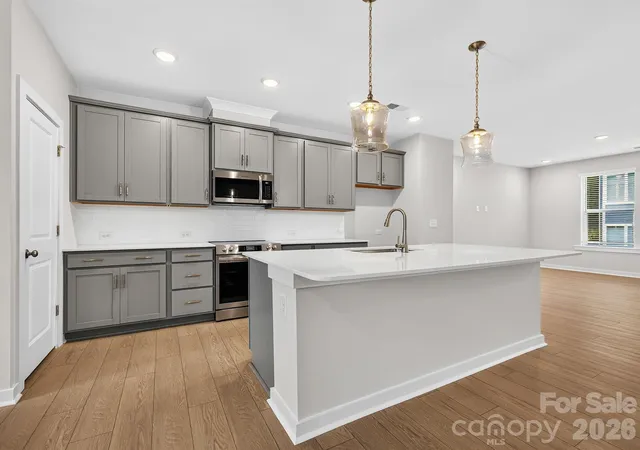 Photo 2 of Sale Pending at 1136 Bismuth Ln, Charlotte, NC 28211 | MLS# 4356205 | Listing updated on 2026-09-01