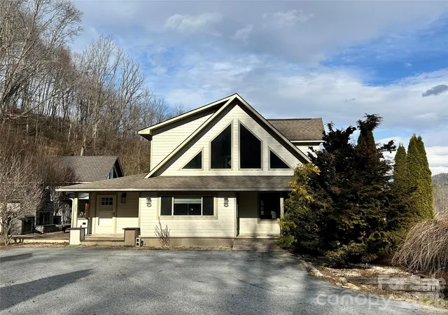 Homes for sale in Waynesville, NC | 330 Potts Dr, Waynesville, NC 28785 | MLS# 4356254