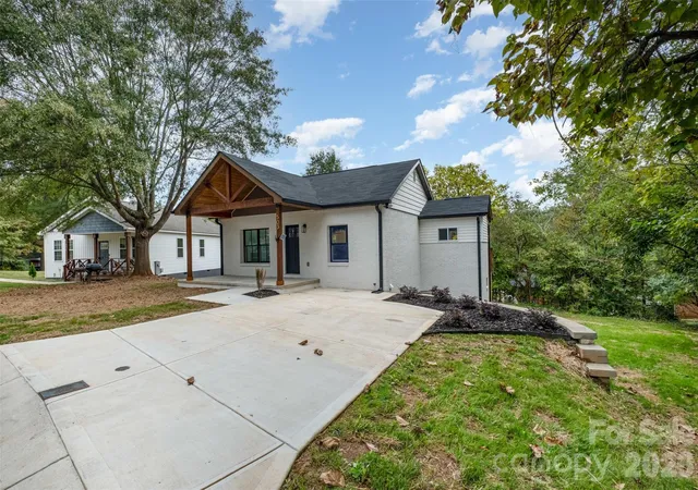 3rd image of 503 Circle Dr E, Shelby, NC 28150 | MLS# 4356322