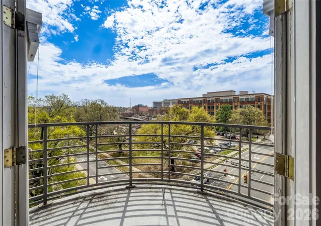 4th image of 525 E 6Th St, Charlotte, NC 28202