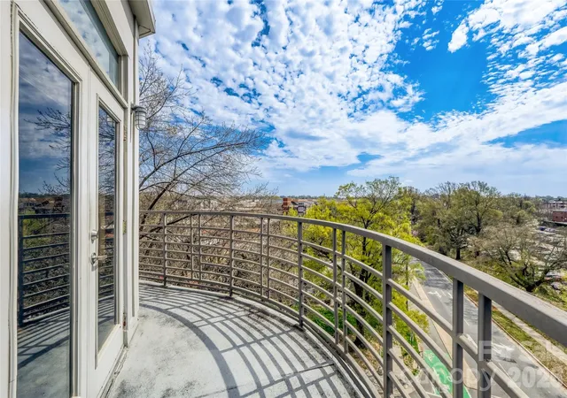 3rd image of 525 E 6Th St, Charlotte, NC 28202