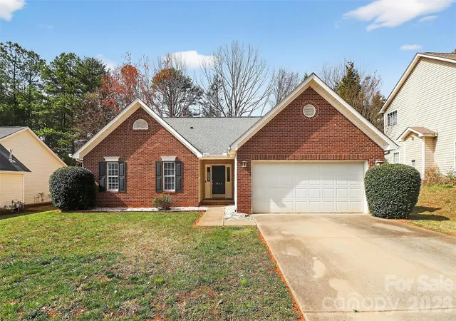 Homes for sale in Charlotte, NC | 7022 Duchamp Dr, Charlotte, NC 28215 | MLS# 4356424