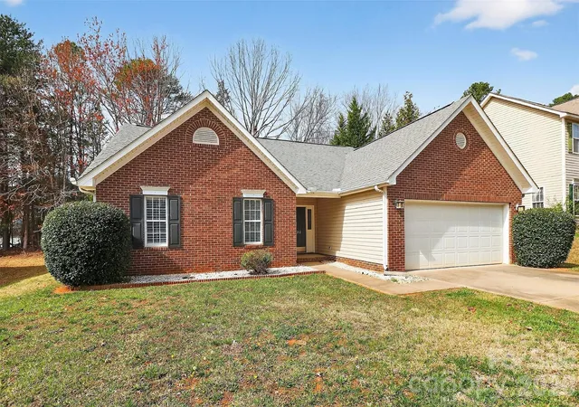 Homes for sale in Charlotte, NC | 7022 Duchamp Dr, Charlotte, NC 28215 | MLS# 4356424