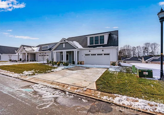 Photo 3 of Sale Pending at 169 Alenda Lux Cir, Mooresville, NC 28115 | MLS# 4356433 | Listing updated on 2026-08-18