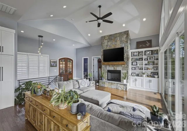 5th image of 10 Otter Cove Ct, Nebo, NC 28761 | MLS# 4356573