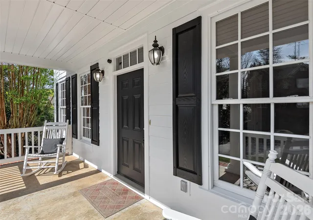Photo 3 of Single family home for sale at 21 Dianthus Dr, Asheville, NC 28803 | MLS# 4356778 | Listing updated on 2026-09-25