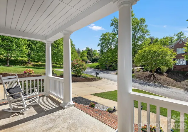 Photo 3 of Single family home for sale at 21 Dianthus Dr, Asheville, NC 28803 | MLS# 4356778 | Listing updated on 2026-09-25
