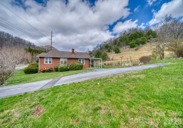 Photo 3 of Single family home for sale at 6090 US 23 Hwy, Mars Hill, NC 28754 | MLS# 4356782 | Listing updated on 2026-09-25