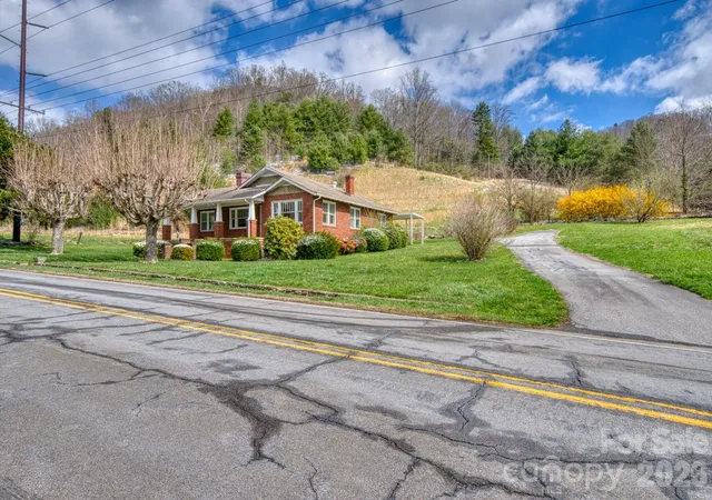 Photo 4 of Single family home for sale at 6090 US 23 Hwy, Mars Hill, NC 28754 | MLS# 4356782 | Listing updated on 2026-09-25