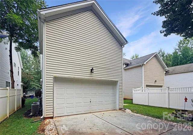 Photo 4 of Single family home for sale at 8915 Cinder Ln, Huntersville, NC 28078 | MLS# 4357109 | Listing updated on 2026-10-01