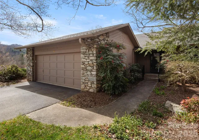 Photo 2 of Condo for sale at 15 Ridge Ter, Asheville, NC 28804 | MLS# 4357211 | Listing updated on 2026-09-27