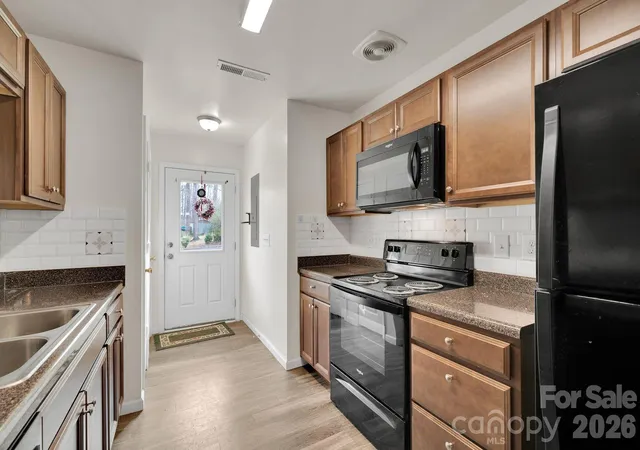 Photo 3 of Townhouse for sale at 372 E Mills Ave, Mooresville, NC 28115 | MLS# 4357217 | Listing updated on 2026-10-15
