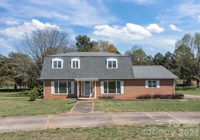 Photo 2 of Single family home for sale at 1463 Charlotte Hwy, Mooresville, NC 28115 | MLS# 4357295 | Listing updated on 2026-09-04