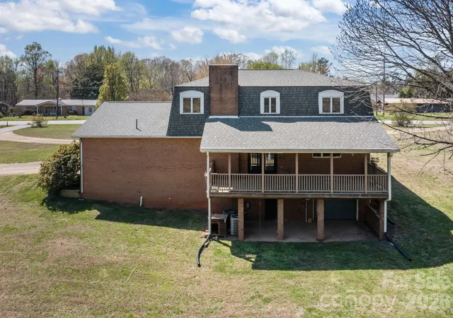 Photo 4 of Single family home for sale at 1463 Charlotte Hwy, Mooresville, NC 28115 | MLS# 4357295 | Listing updated on 2026-09-04