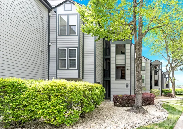Photo 3 of Condo for sale at 18857 Vineyard Point Ln, Cornelius, NC 28031 | MLS# 4357324 | Listing updated on 2026-09-02