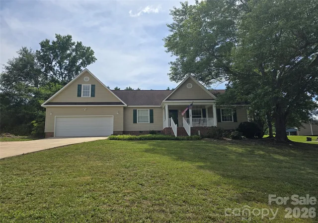 Photo 3 of Single family home for sale at 2393 Oxford Cir, Lancaster, SC 29720 | MLS# 4357517 | Listing updated on 2026-07-26