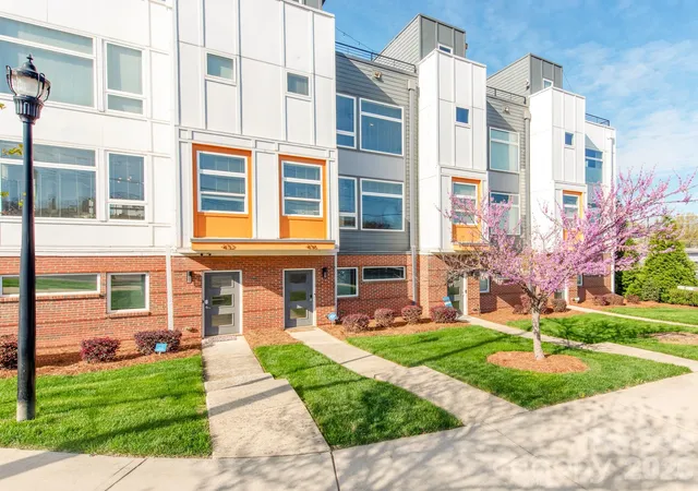 2nd image of 436 Southend Crossing Ln, Charlotte, NC 28203 | MLS# 4357576