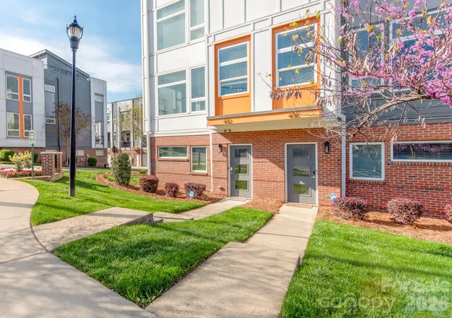 3rd image of 436 Southend Crossing Ln, Charlotte, NC 28203 | MLS# 4357576