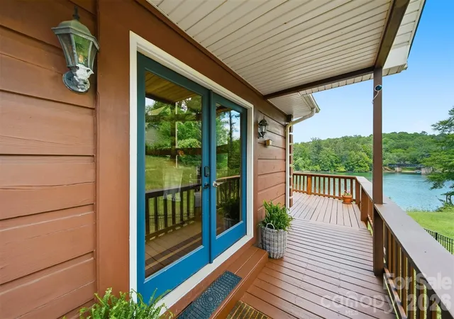 3rd image of 1925 Lake Acres Dr, Hickory, NC 28601 | MLS# 4357585