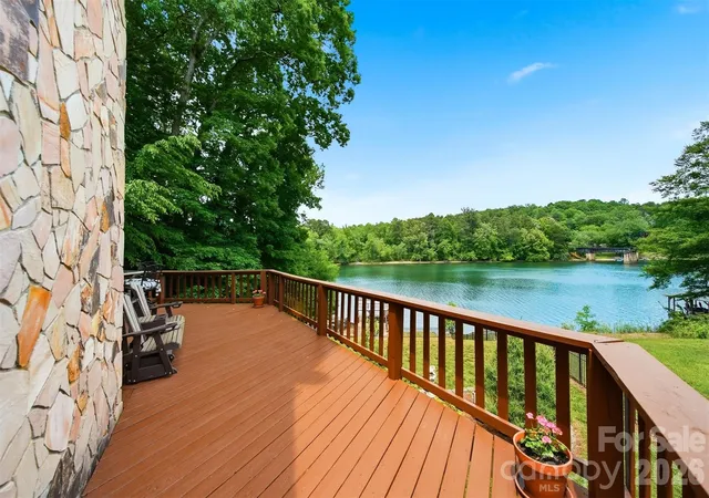 4th image of 1925 Lake Acres Dr, Hickory, NC 28601 | MLS# 4357585