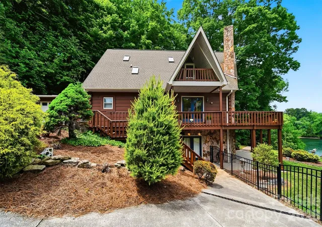 48th image of 1925 Lake Acres Dr, Hickory, NC 28601 | MLS# 4357585