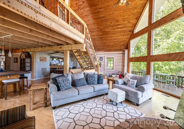5th image of 1925 Lake Acres Dr, Hickory, NC 28601 | MLS# 4357585