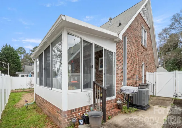 2nd image of 691 Carlton Dr, Gastonia, NC 28054