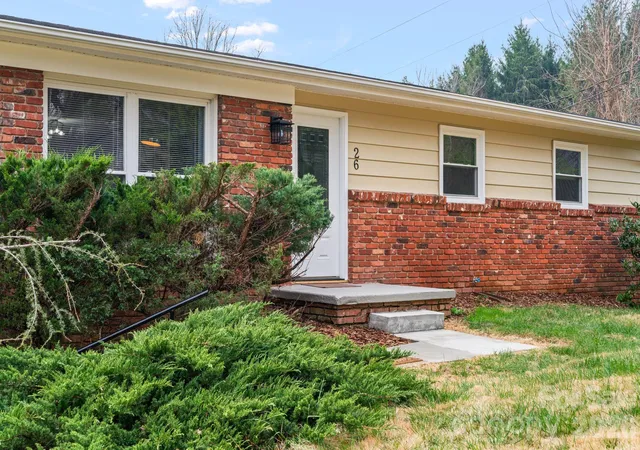 Photo 3 of Single family home for sale at 26 Cedar Hl Rd, Asheville, NC 28806 | MLS# 4357706 | Listing updated on 2026-09-16