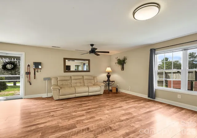 3rd image of 7 Mahogany Rd, Arden, NC 28704 | MLS# 4357800