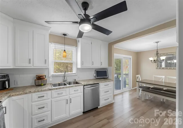 3rd image of 1757 Castlewood Ct, Hickory, NC 28602 | MLS# 4357839