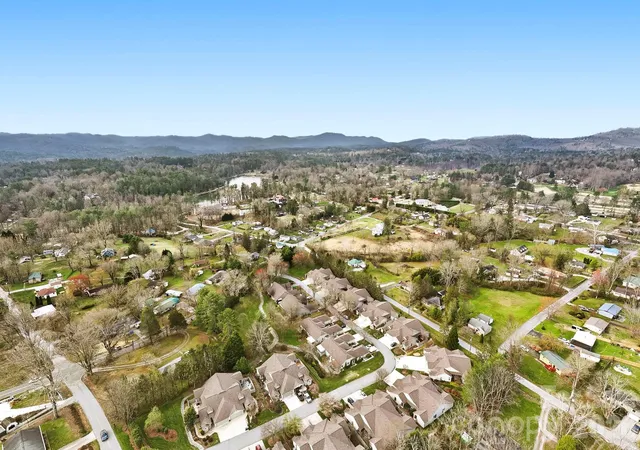 37th image of 21 Tisha Ln, Hendersonville, NC 28739 | MLS# 4357876