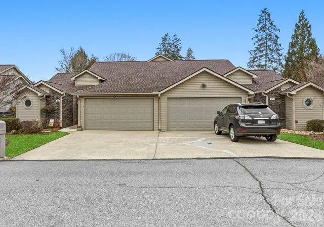 5th image of 21 Tisha Ln, Hendersonville, NC 28739 | MLS# 4357876
