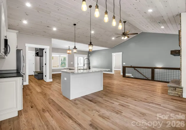 2nd image of 38 Scenic View Dr, Hendersonville, NC 28792 | MLS# 4357881
