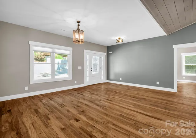 5th image of 38 Scenic View Dr, Hendersonville, NC 28792 | MLS# 4357881