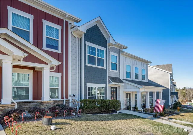Photo 2 of Townhouse for sale at 56 Walnut Springs Dr, Asheville, NC 28804 | MLS# 4357934 | Listing updated on 2026-09-20
