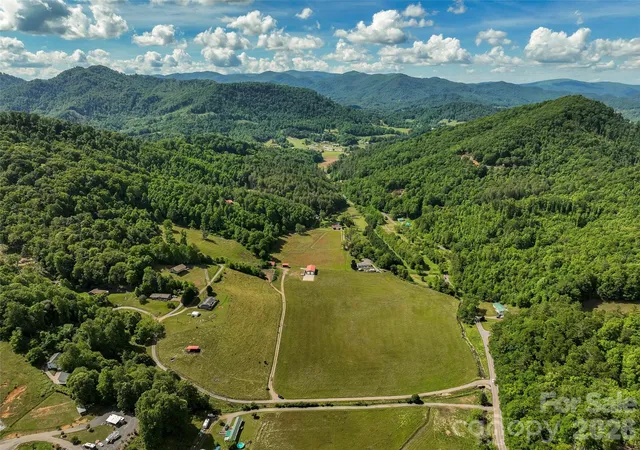 16th image of 124 Shootout Ln, Burnsville, NC 28714 | MLS# 4358041