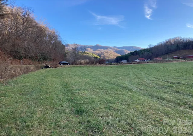 5th image of 124 Shootout Ln, Burnsville, NC 28714 | MLS# 4358041