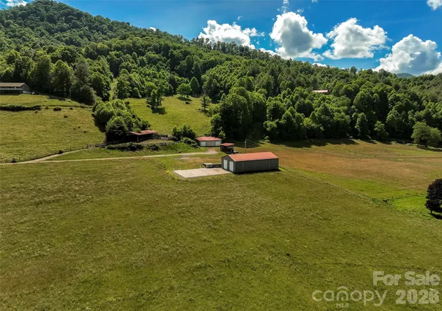 2nd image of 124 Shootout Ln, Burnsville, NC 28714 | MLS# 4358041