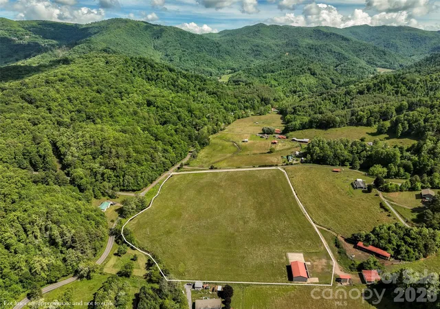 3rd image of 124 Shootout Ln, Burnsville, NC 28714 | MLS# 4358041