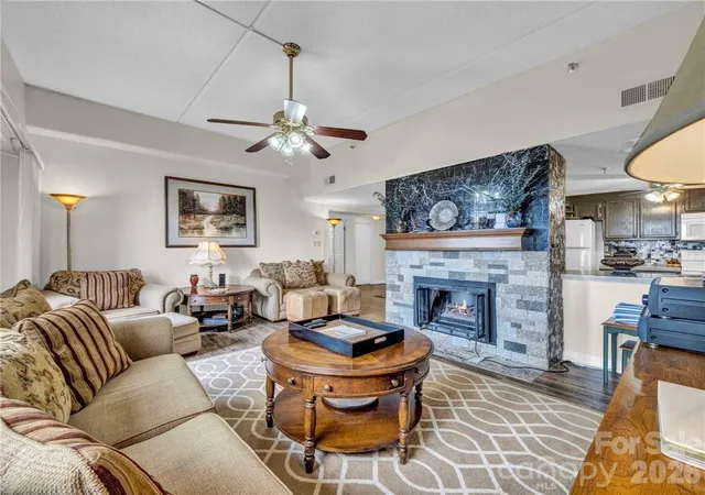 Photo 4 of Condo for sale at 303 Sugar Top Dr #2816, Sugar Mountain, NC 28604 | MLS# 4358087 | Listing updated on 2026-08-03