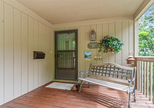 Photo 2 of Single family home for sale at 21 Ivy Ridge Rd, Burnsville, NC 28714 | MLS# 4358150 | Listing updated on 2026-08-07