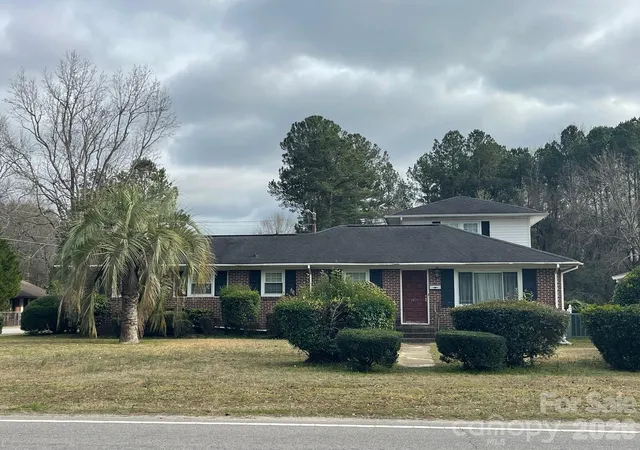 Photo 1 of Single family home for sale at 1529 W Market St, Cheraw, SC 29520 | MLS# 4358172 | Listing updated on 2026-10-02