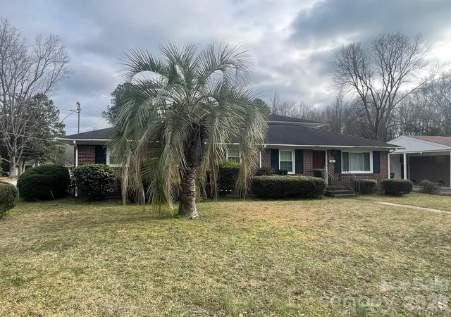 Photo 3 of Single family home for sale at 1529 W Market St, Cheraw, SC 29520 | MLS# 4358172 | Listing updated on 2026-10-02