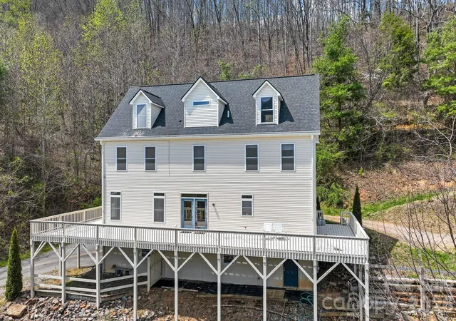 Photo 4 of Single family home for sale at 267 Eagles Tr, Canton, NC 28716 | MLS# 4358414 | Listing updated on 2026-06-01
