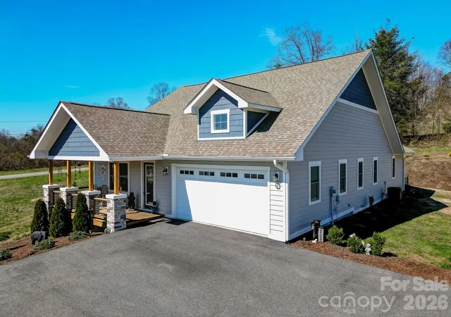 Homes for sale in Hendersonville, NC | 35 Cider Hill Ln, Hendersonville, NC 28792 | MLS# 4358432