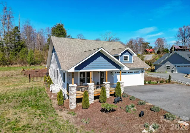 Homes for sale in Hendersonville, NC | 35 Cider Hill Ln, Hendersonville, NC 28792 | MLS# 4358432