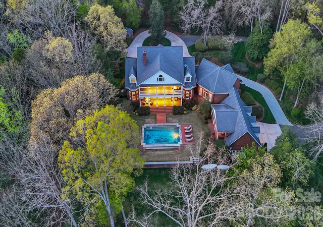 Photo 2 of Mansion for sale at 312 Old Hickory Ct, Fort Mill, SC 29715 | MLS# 4358551 | Listing updated on 2026-08-31