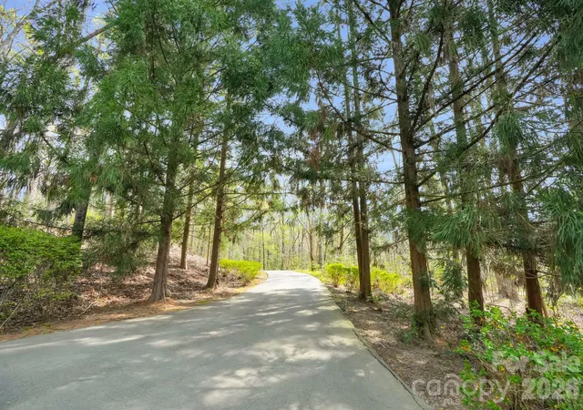 Photo 3 of Single family home for sale at 312 Old Hickory Ct, Fort Mill, SC 29715 | MLS# 4358551 | Listing updated on 2026-08-31