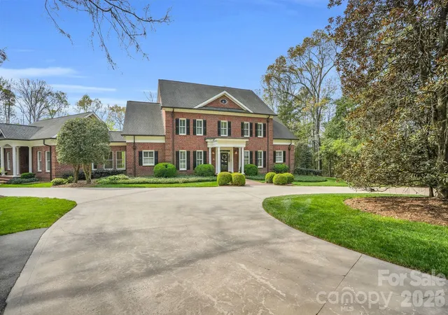 Photo 4 of Single family home for sale at 312 Old Hickory Ct, Fort Mill, SC 29715 | MLS# 4358551 | Listing updated on 2026-08-31
