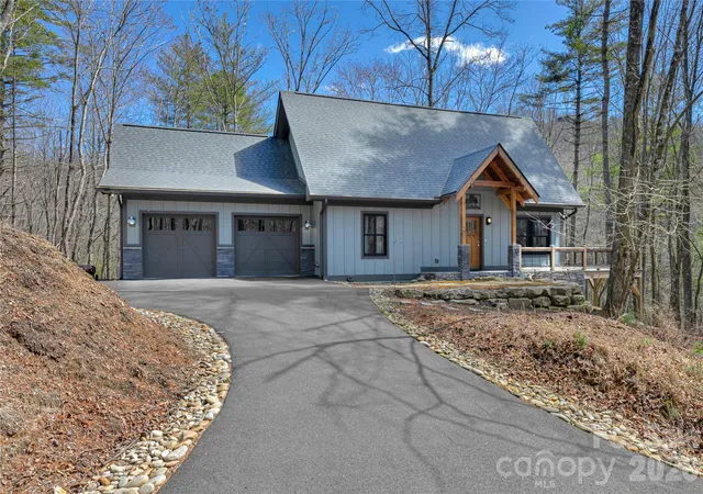 Photo 2 of Single family home for sale at 70 Unvdatlvi Ct, Brevard, NC 28712 | MLS# 4358667 | Listing updated on 2026-09-28